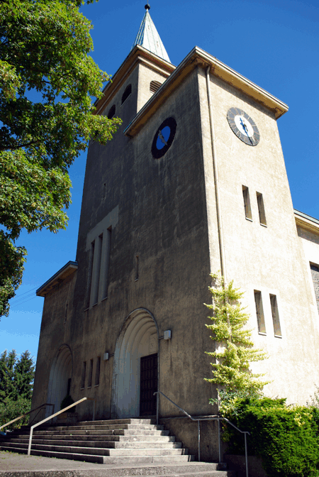 Eingang der Dorfkirche.